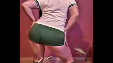 ASI COMO MUEVE EL CULO PARA BAILAR, LO HACE PARA COGER!!! COLEGIALA CULONA DE 19 AÑOS Y YA ES NINFOMANA!!! MIRA SUS VIDEOS COMPLETOS EN ESTE CANAL!!!!