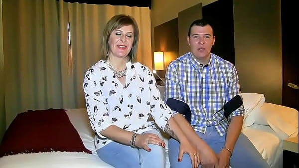 Es un Madurita Muy Deseable y lo Hacen por Morbo