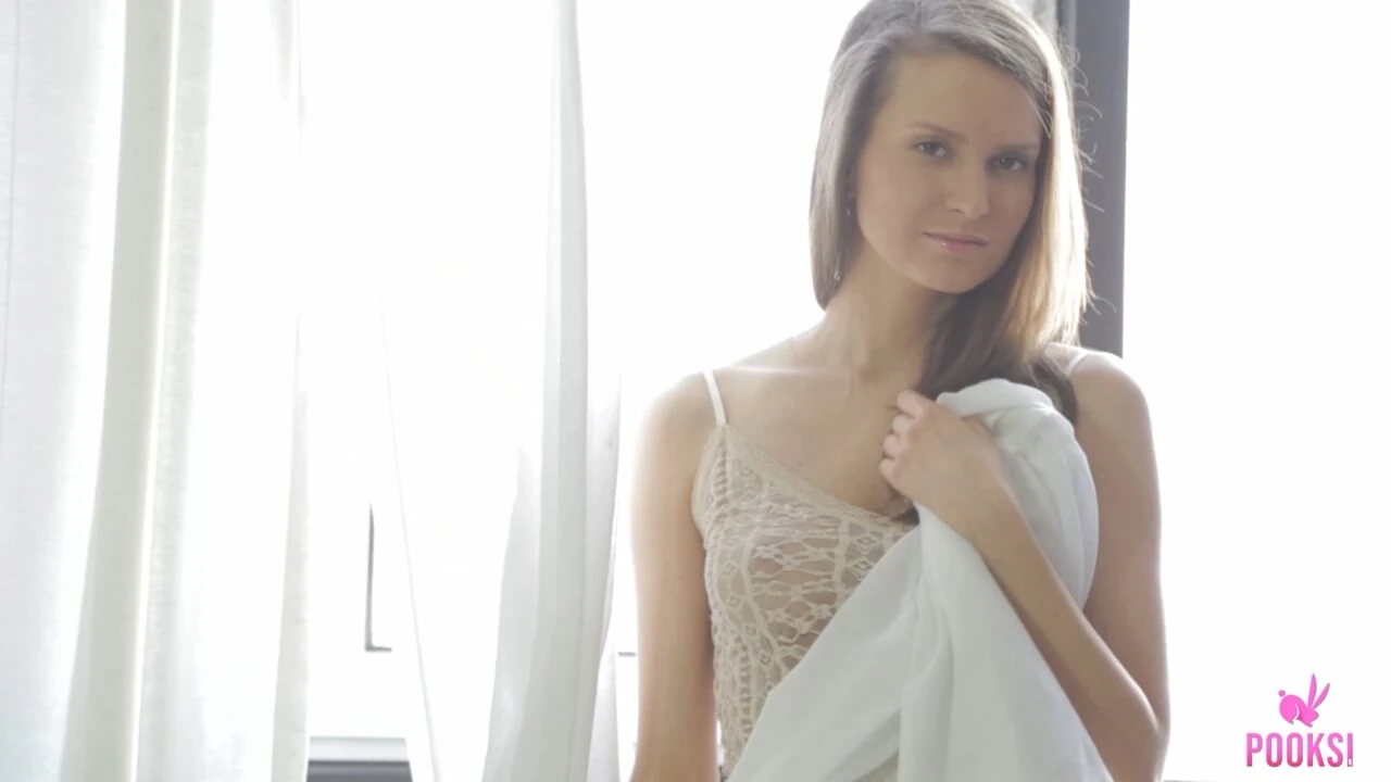 Libidinous & Captivating Mafer H Plays With Her Pink Cunt!