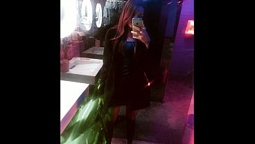 Me cogi a mi compañera del colegio en un baño público