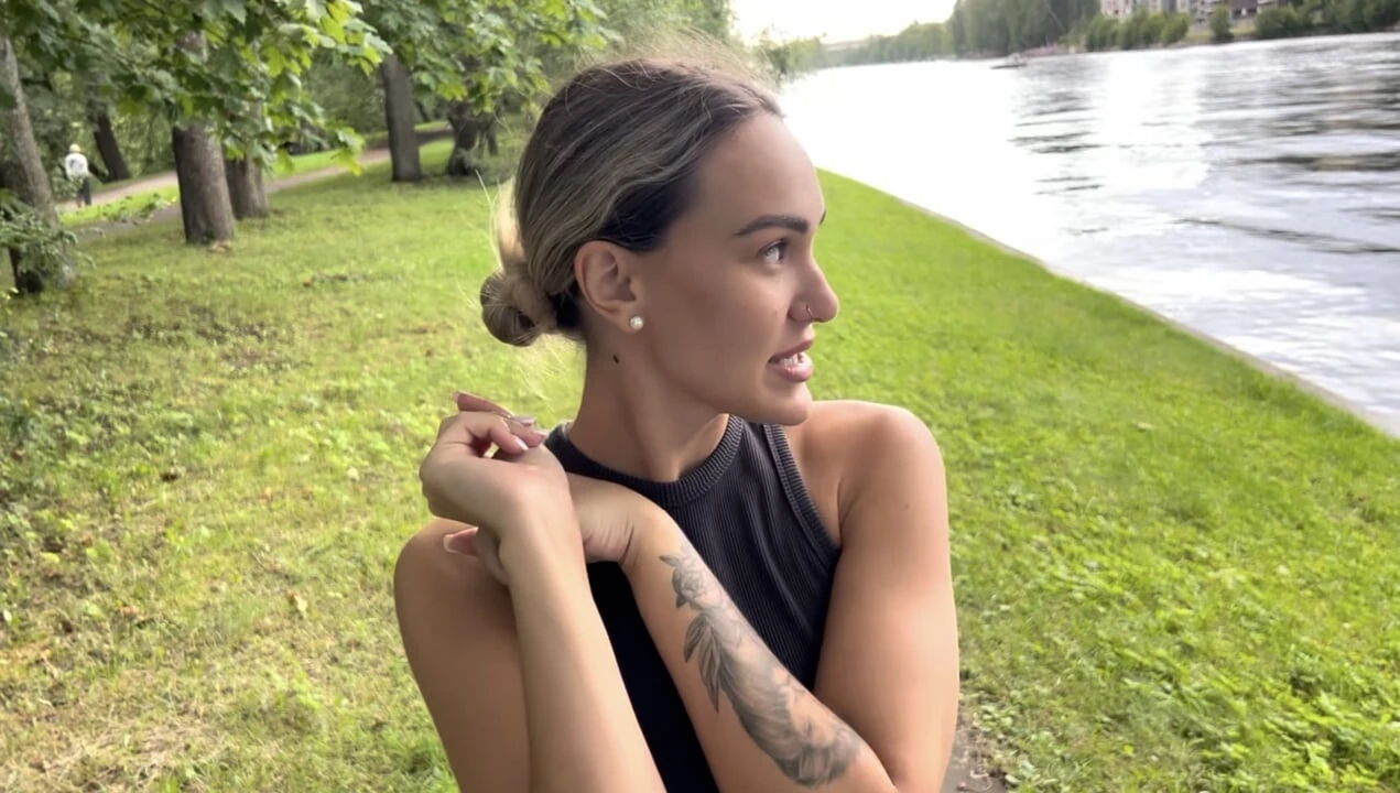 She was too horny in park so I fucked her