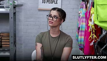 Bootcamp thief Remy Woods realizes that she has left footprints everywhere and that her only way out is to play nice with Tony