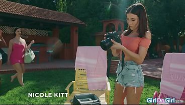 I kissed my bestie during our photoshoot