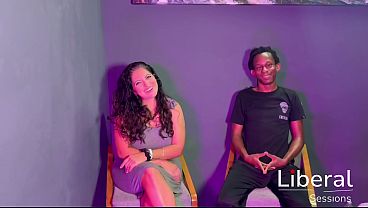 MILF TETONA ESTA APUNTO DE PROBAR SU PRIMERA VERGA NERGA