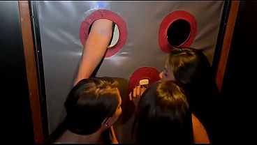 QUATRO IRMÃS SAFADAS VÃO A CASA DE SWING E TRANSAM COM DESCONHECIDOS SEM CAMISINHA NO GLORY HOLE COM DIREITO A GOZADA NA BOCETINHA – COMPLETO NO RED