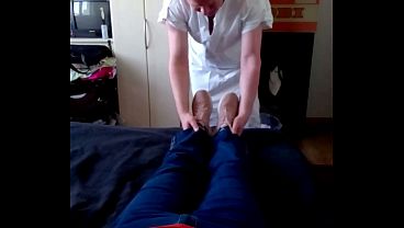 Sexy Nylonfüsse der Oma am Nachmittag