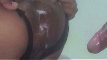 Venezuelana rabuda tem o cuzinho arrombado e cheio de porra por comedor, ela é empregada doméstica