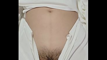 A beautiful lady in traditional Vietnamese attire in a foreign land- Nữ sinh Áo Dài