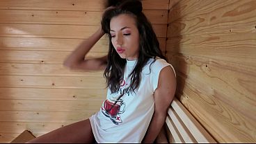 Çıtı Pıtı Üvey Kız Kardeşinin Küçücük Dar Amcığı Sikildikçe Genişliyor – Türk porno