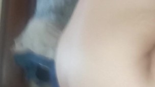 Con la criada en su cuarto