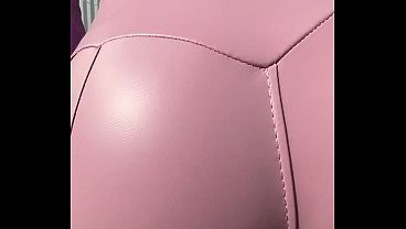 Do you like my shiny thight yoga pants ?