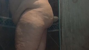 P1SSQUEEN showers after the beach in Costa rica