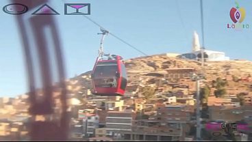 Bolivia le gusta estar caminando para despues mostrar su culo