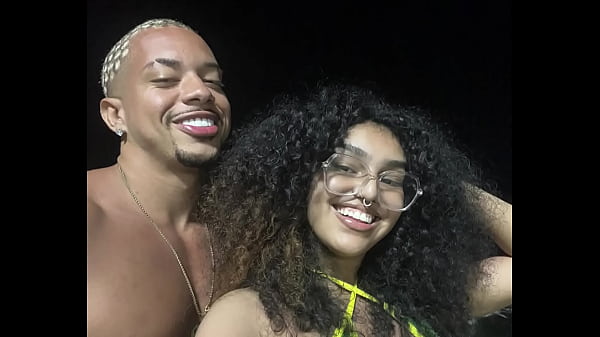 Casal famosinho perde o telefone e vídeos íntimos caem na net