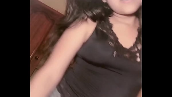 Ecuatoriana haciendo twerking