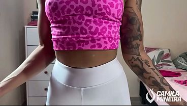 Gostosa no estilo “Cameltoe”
