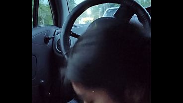 POV mamando la verga de mi novio dentro del carro