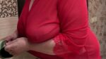 Big mature boobs in everyday life. A plump housewife behind the scenes. Saggy tits.