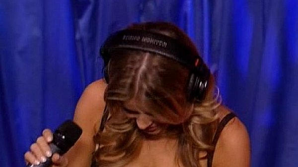 ‘ – carmen electra on the sybian