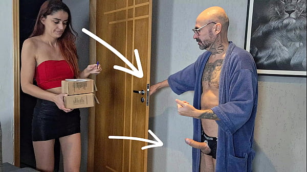 Delivery girl kept an eye on the old pervert’s erection!