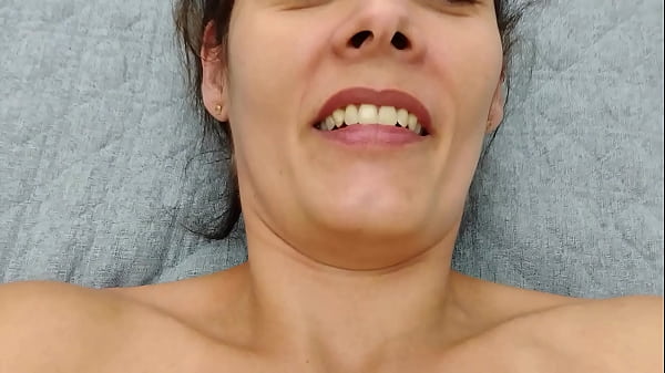 Garoto fodendo uma coroa gostosa de 60 anos e fazendo ela delirar de tesão