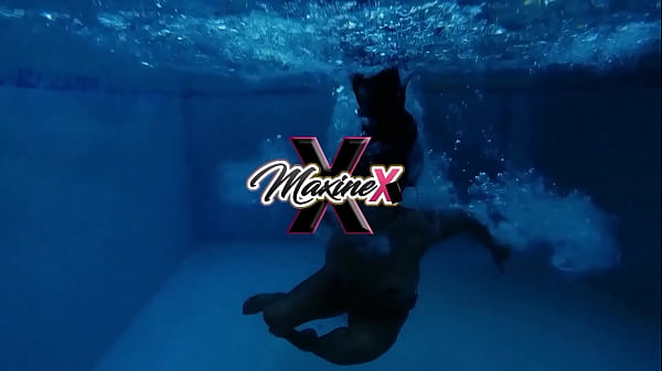 Maxine X Plays With A Fast Dildo As She Gets Dicked By Puerto Rock!