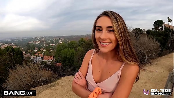 Real Teens – Sexy Teen Gives A Nice Head In The Outdoors