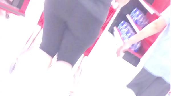 WHITE MILF SPANDEX BOOTY CANDID 5