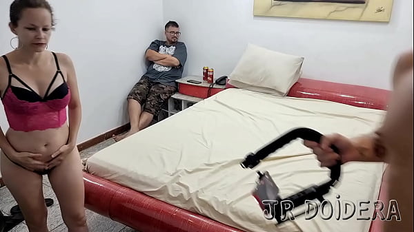 Bastidores da gravação do video com a casada piranha fodendo na frente do corno