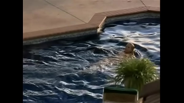 Jaime Pressly – Poison Ivy – Pool Scene