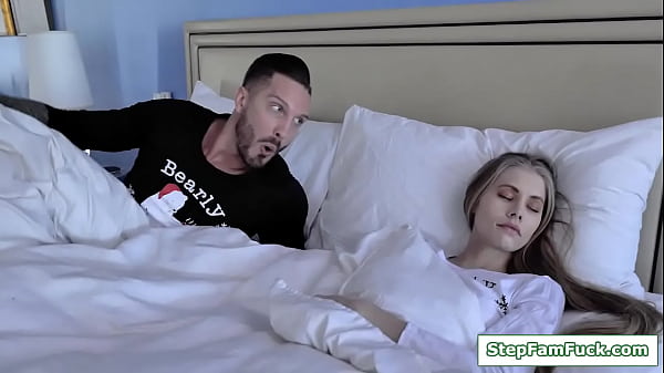 StepFamFuck.com – A brunette teen wants to have sex and so her stepdad gives desires.She gets naked and facesits him.Then the guy licks and fucks his teen stepdaughter.
